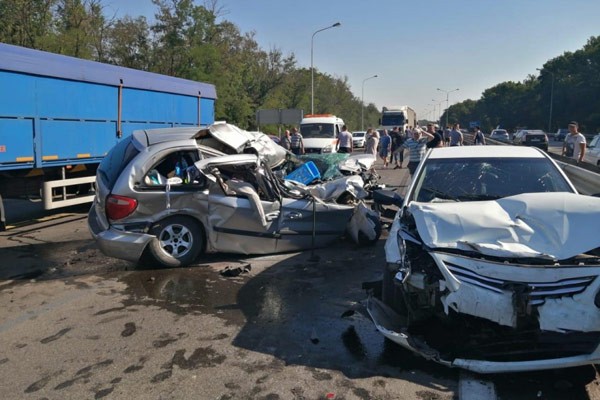 На трассе М-4 «Дон» в массовом ДТП погибла женщина, еще семеро пострадали