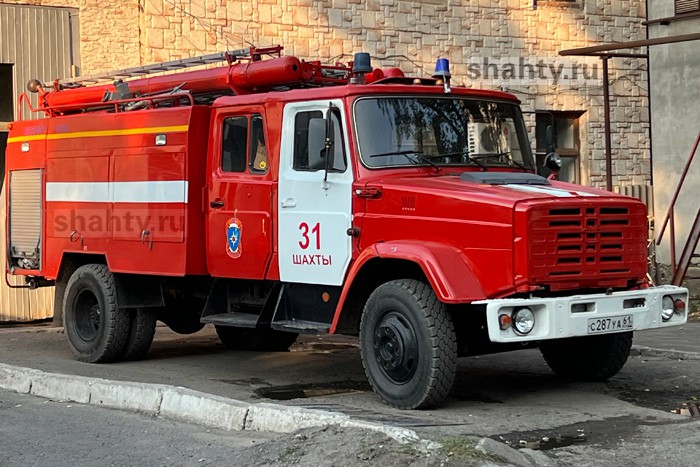 В Шахтах спасены люди: сгорел дом в СНТ «Шахта имени Октябрьской революции»