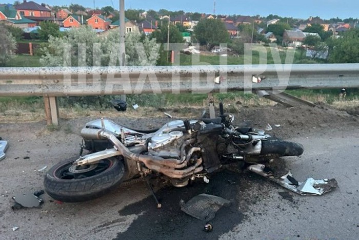 Погиб мотоциклист на трассе в Ростовской области: женщина-пассажирка травмирована