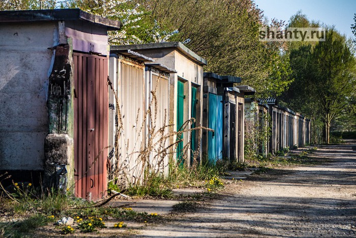 В Шахтах 17 гаражей во дворе жилого дома оказались незаконными
