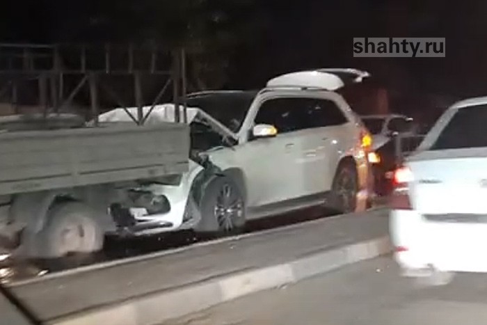 В Шахтах произошло тройное ДТП около собора — паровозиком