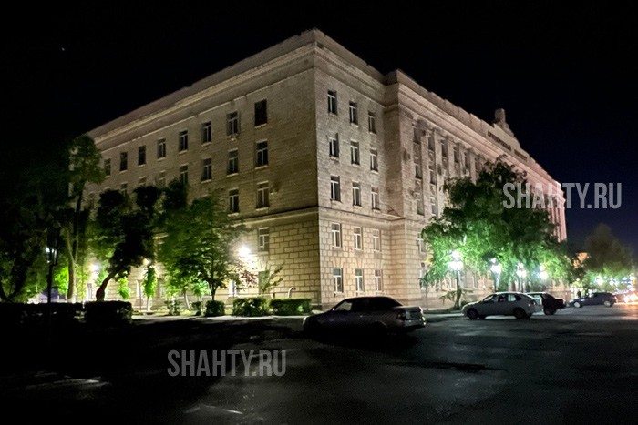 В Шахтах осветили политех и полквартала в самом центре города