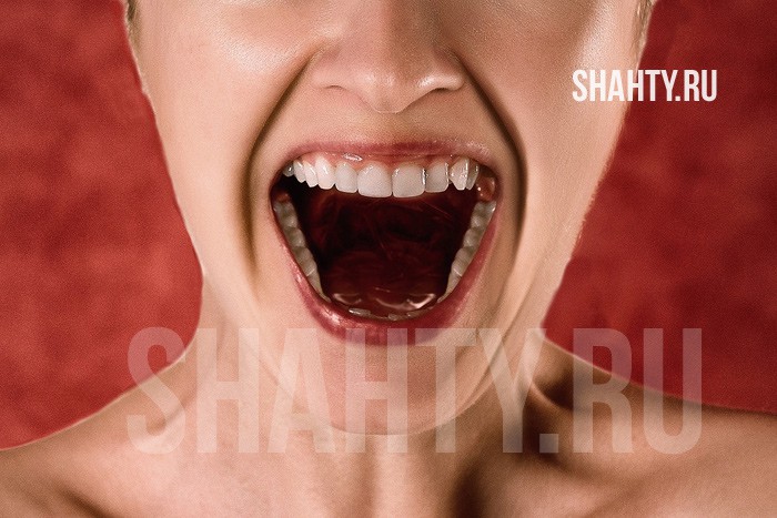 В г. Шахты у продавщицы магазина украли телефон стоимостью 57 тысяч рублей