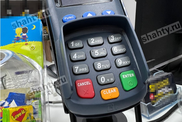 Парень в Шахтах нашел банковскую карту и пошел по магазинам