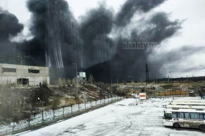 Подробности пожара на заводе ХИМПЭК в г. Шахты — горит цех с пленкой