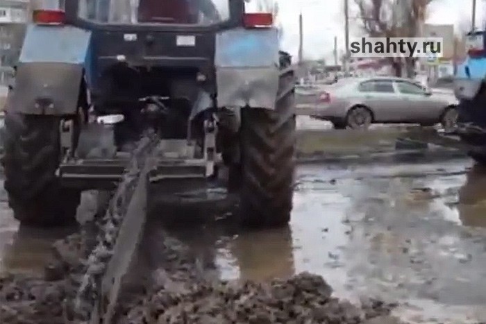 В Шахтах на ХБК устранен скрытый порыв водовода на магистрали диаметром 600 мм: видео