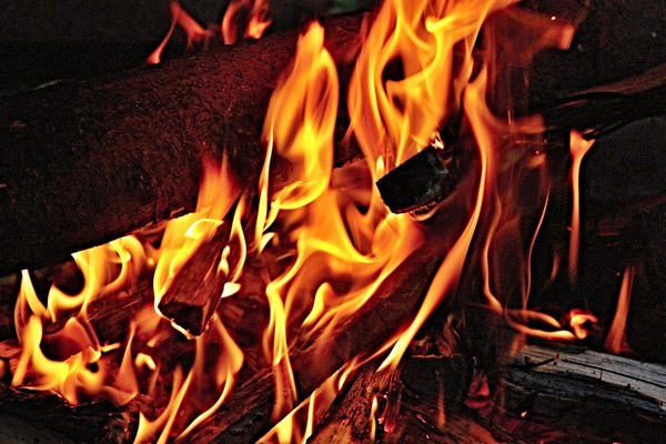 В г. Шахты погибли два человека из-за печи, 34-летний попал в реанимацию