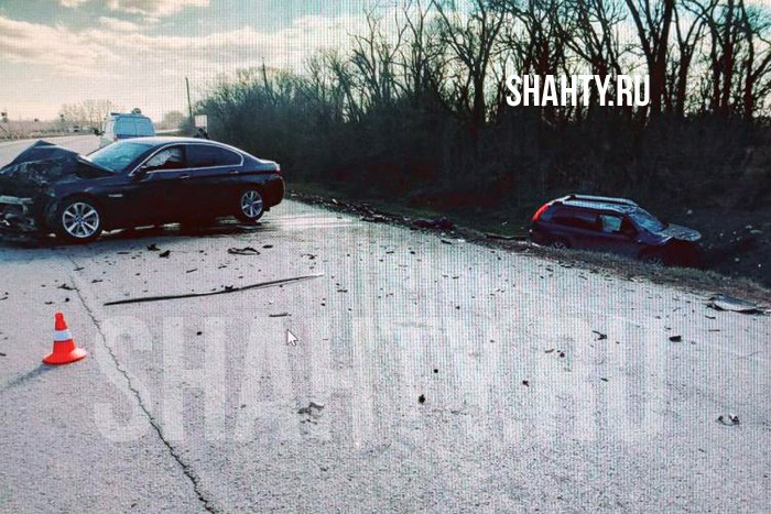 Лоб в лоб столкнулись ВМW и Nissan X-Trail на дороге Ростов — Волгодонск: пострадали водители