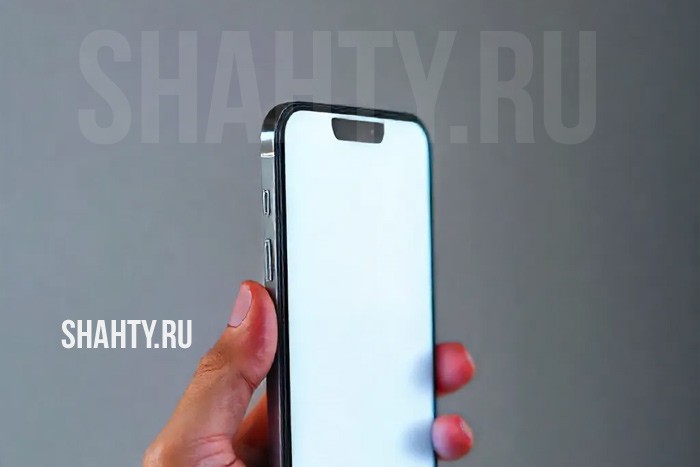 Внаглую украл из кармана телефон и деньги и стащил музыкальную колонку в Новошахтинске