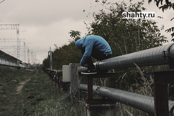 Девушки с парнем делали в Шахтах закладки с наркотиками