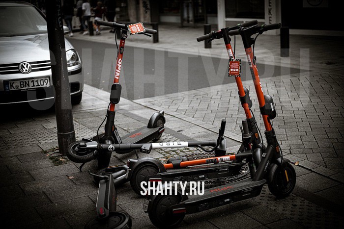 Хотел украсть велосипед, а украл в Шахтах электросамокат из подъезда дома