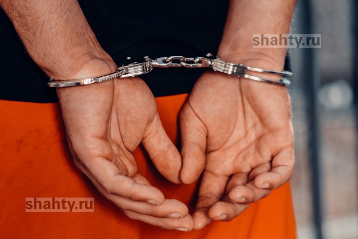 В Шахтах новый знакомый ограбил мужчину, забрав телефон и наличные