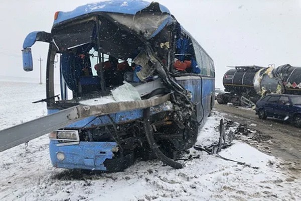 Столкнулись автобус и МАЗ на трассе Котельниково — Песчанокопский