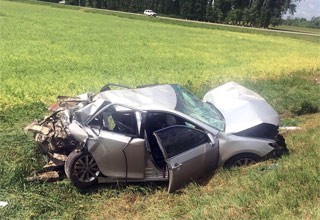 От удара Toyota Camry и Lada Kalina оказались в  кювете, пострадали 4 человека [Фото]
