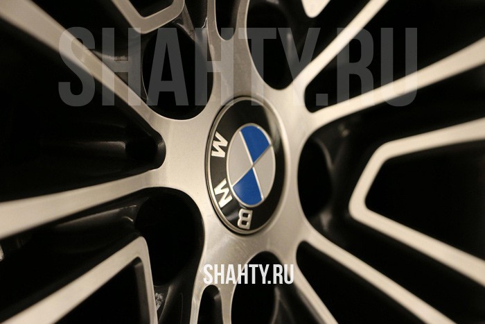 Пострадал мальчик и пенсионер в ДТП под Шахтами: BMW X3 выехал на встречку