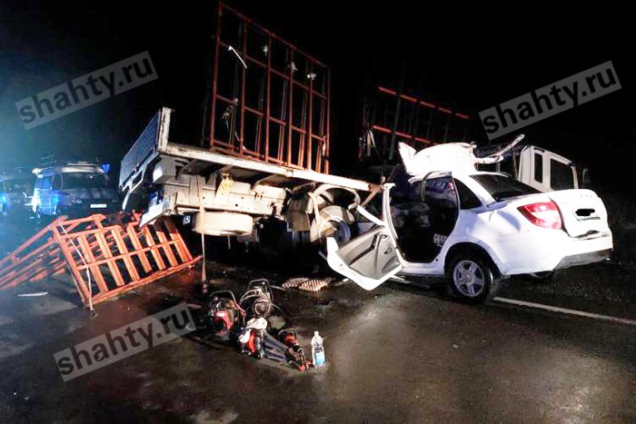 Погибла 31-летняя девушка и ее 4-летний сын в жутком ДТП в Ростовской области