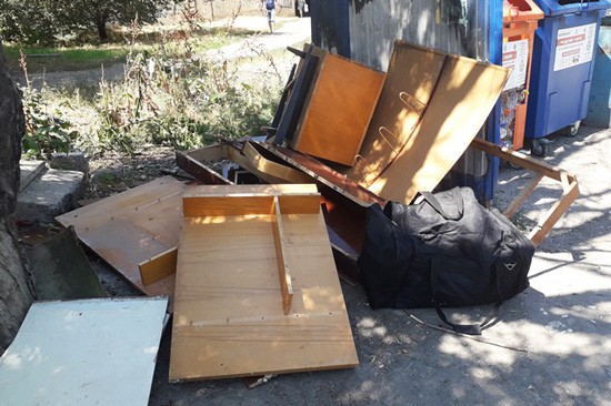 Жалобы на вывоз мусора принимают круглосуточно и бесплатно