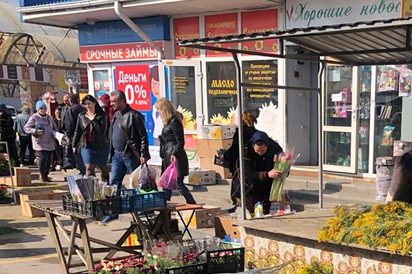 В г. Шахты за торговлю в неразрешенных местах оштрафовали 40 человек