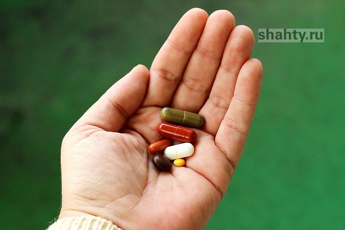 В Шахтах задержали парня, раскладывающего пакеты по тайникам