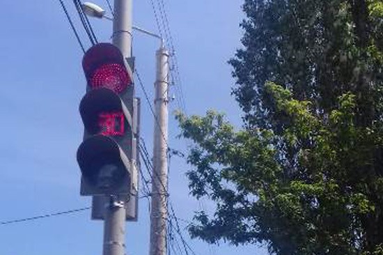 В г. Шахты установлен светофор на сложнейшем перекрестке