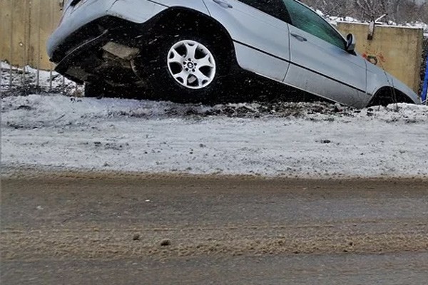 Погибла малышка: авто на летней резине влетело в фуру в соседнем с Шахтами районе