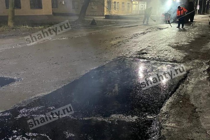 В г. Шахты по ночам ремонтируют дороги