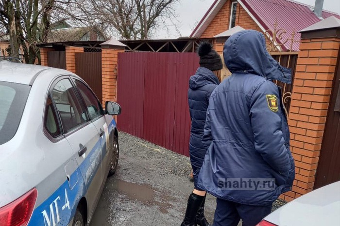 В Шахтах домой к 11-ти должникам приехали налоговики и приставы