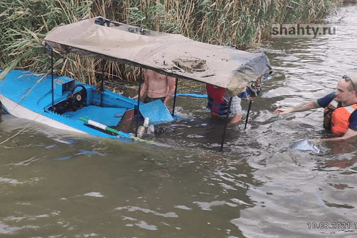 Рыбак едва не утонул в Дону — лодку перевернуло ветром