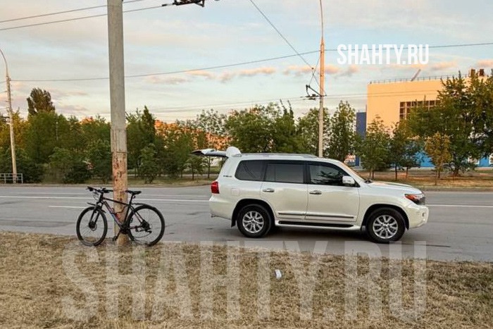 Пострадала девочка, столкнувшись на велосипеде с Toyota Land Cruiser 200