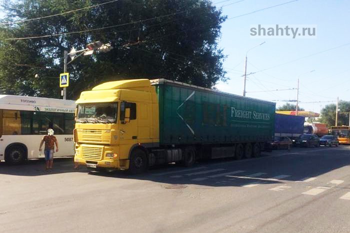 Фура задавила мужчину на пешеходном переходе в Ростове на Малиновского