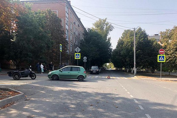 В Шахтах автоледи столкнулась с мотоциклистом