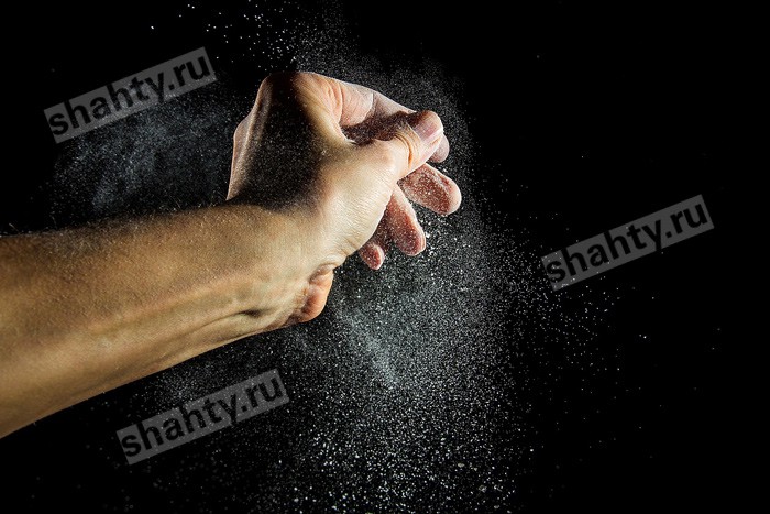 В Шахтах ликвидировали наркопритон: задержана 36-летняя владелица квартиры