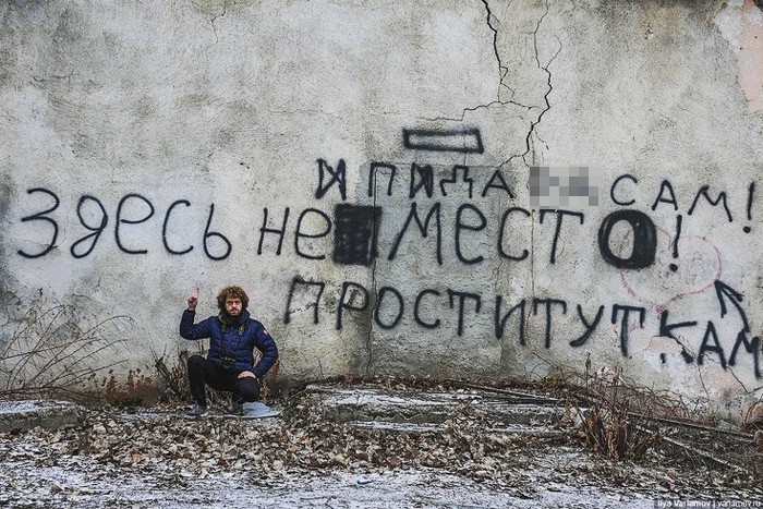 Варламов про Шахты: течет гуано и вода, вместо елки — убогий пластиковый конус