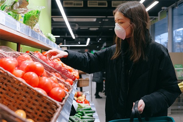 Ужесточили масочный режим в магазинах г. Шахты и области