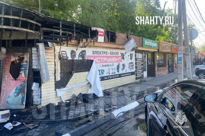 Сгорели ларьки с шаурмой в Ростовской области