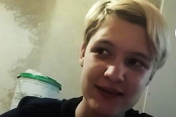 Пропала синеволосая 15-летняя девочка в Ростовской области