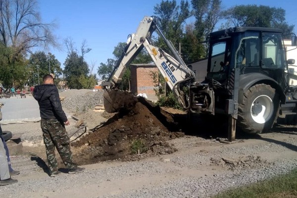 В г. Шахты подключают к водоснабжению парк «70 лет Победы» на Нежданной