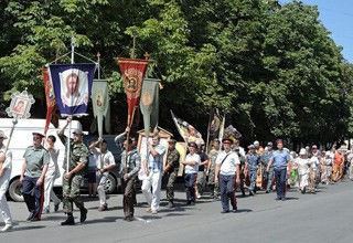 Прошел Крестный ход по городу Шахты на 40-градусной жаре