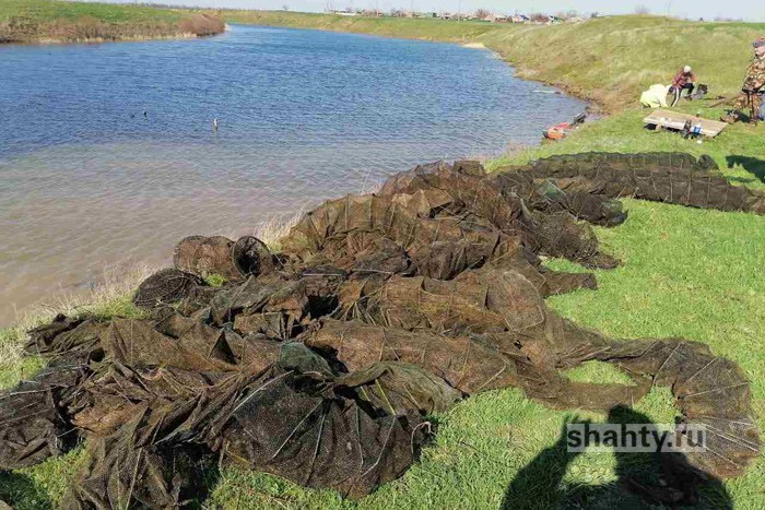 Обнаружили 359 браконьерских ловушек с раками и рыбой на реке Сал