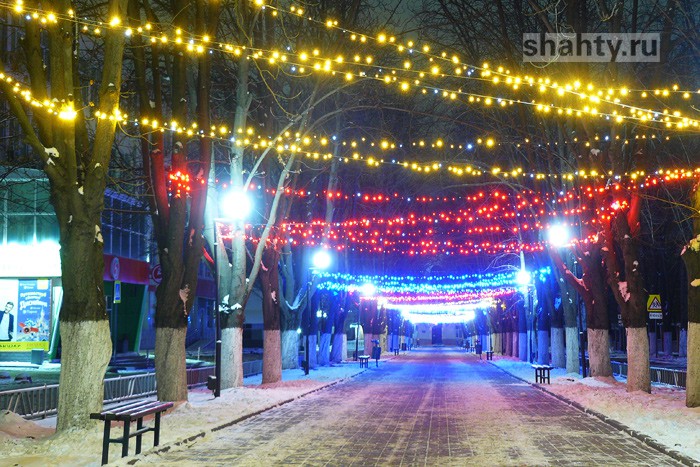 В г. Шахты порвались гирлянды на проспекте Пушкина