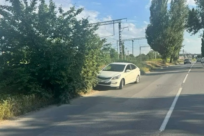 В г. Шахты в переулке Новочеркасском под машину попал подросток на велосипеде