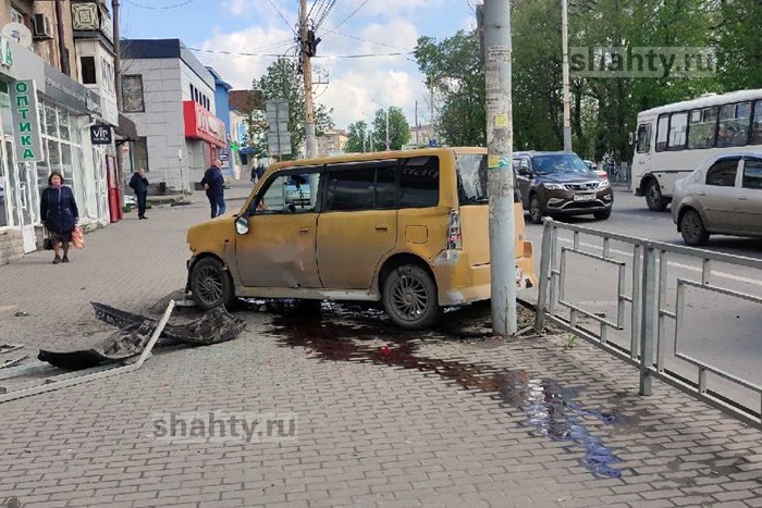 Появилось видео момента ДТП в г. Шахты на проспекте Победа Революции