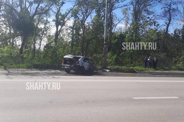 Двое погибли в Шахтах на дороге Центр — Артем: иномарка сгорела