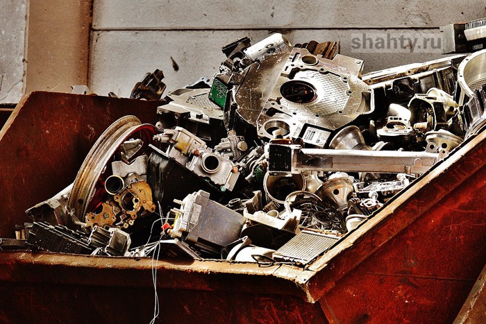 В Шахтах кража превратилась в грабеж, когда владелец заметил воров