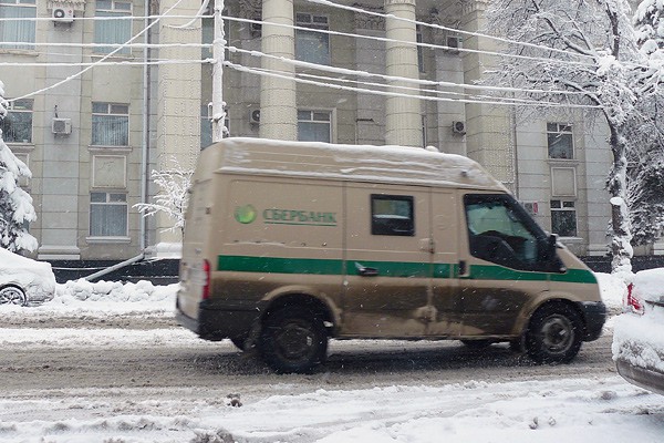 Протаранили Ford Transit инкассаторов на трассе Ростов — Волгодонск