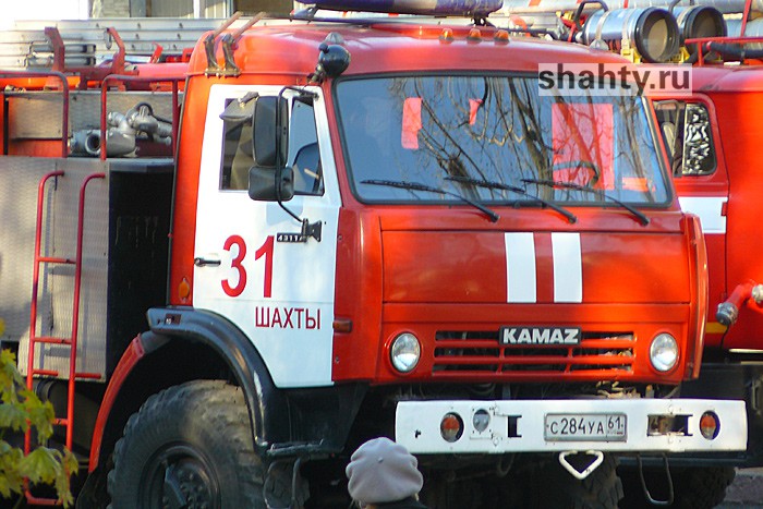 В Шахтах сгорел дом на улице Шапкина