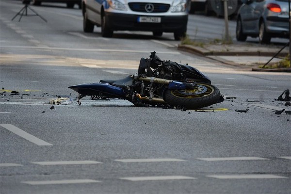 Лобовое столкновение байка Honda и скутера привело к гибели 15-летнего подростка