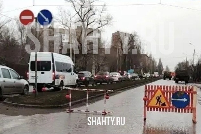 В г. Шахты произошел обвал грунта: ограничено движение