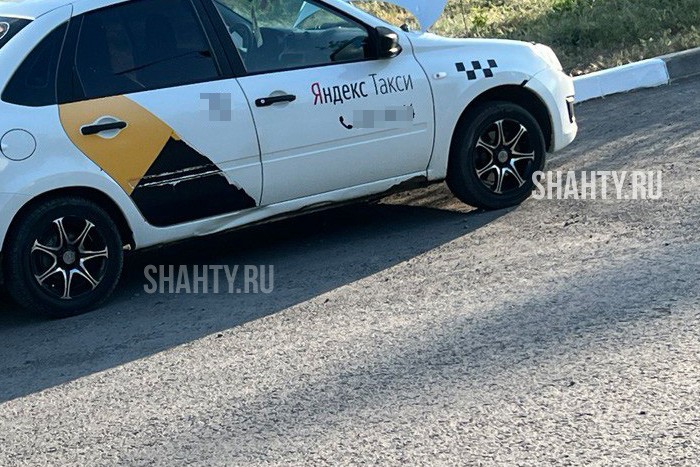 В Шахтах пассажира стошнило в такси: таксист ударил мужчину газовым ключом