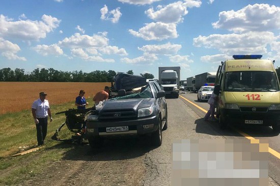 Погибла пассажирка Land Cruiser под г. Шахты на трассе М-4 «Дон» [Фото]